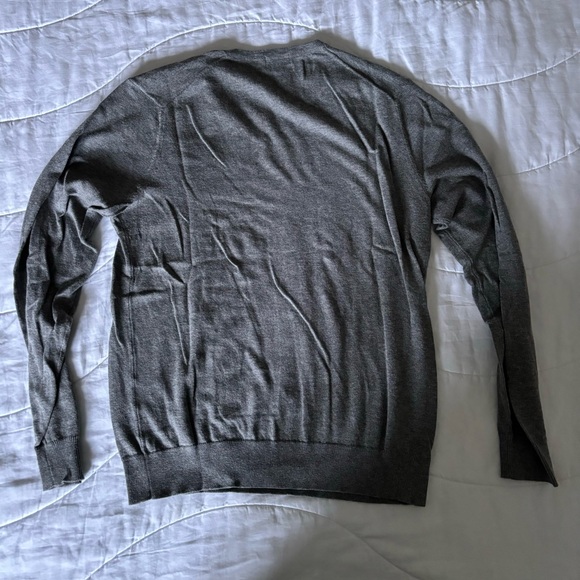 Uniqlo Men’s Small V Neck Sweater Gray Navy - Picture 7 of 7